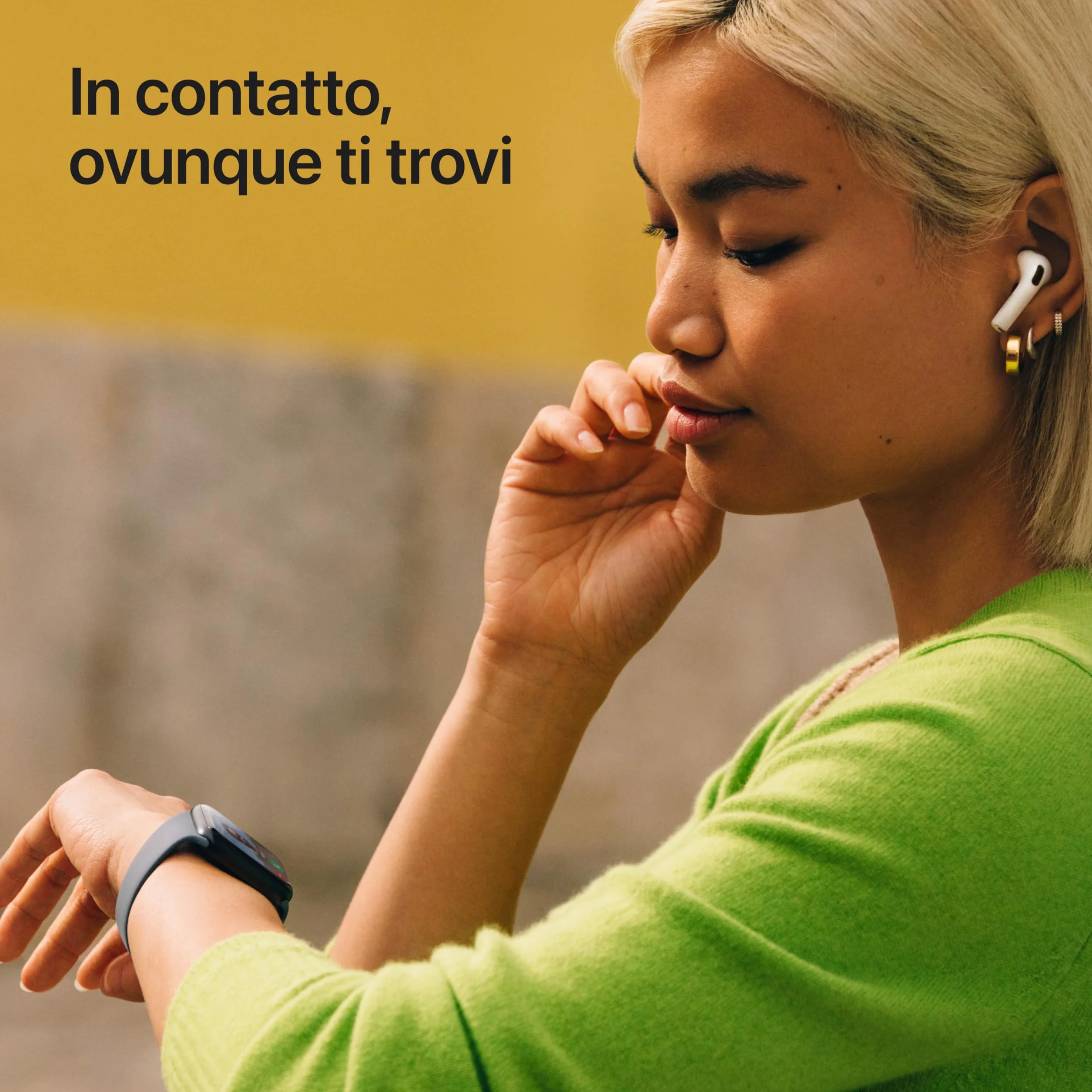 Apple Watch SE 3 GPS, Cassa 40 mm in alluminio galassia con Cinturino Sport galassia - S/M